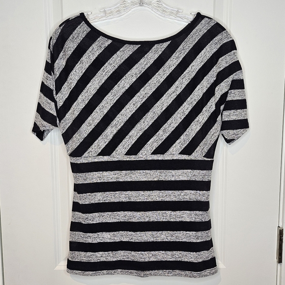 AB Studio Light Gray and Black Diagonal Striped Blouse Juniors Size XL - Picture 2 of 8
